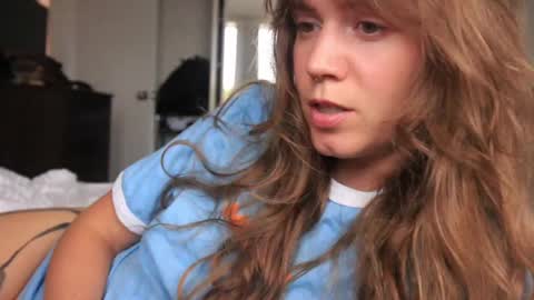 Snapshot of _sensualia_ chatting on 01-16-25, 07:17 Lia online show from 01-16-25, 07:17