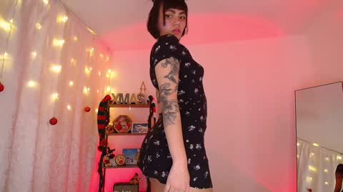 Laura online show from 12-15-24, 09:03