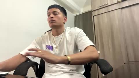 Juan Pablo-independent model online show from 02-13-25, 10:00