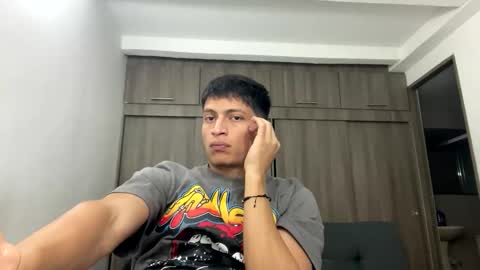 Juan Pablo-independent model online show from 02-05-26, 06:40