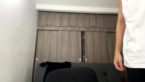 Juan Pablo-independent model online show from 02-21-26, 04:02