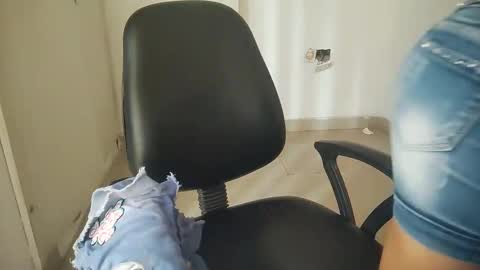 Snapshot of _shalini_0 chatting on 10-04-25, 04:10 _shalini_0 online show from 10-04-25, 04:10