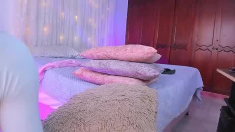 Shsntal online show from 10-30-25, 02:18