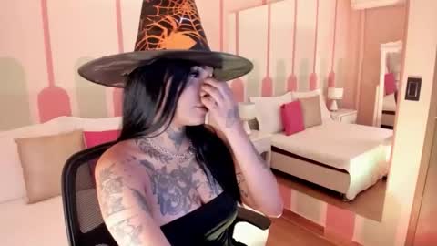 Sharlot online show from 10-31-25, 01:56