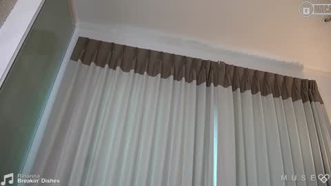 Snapshot of _sirine_ chatting on 01-02-25, 02:00 Marinette online show from 01-02-25, 02:00