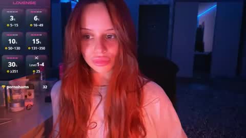 Snapshot of _slutty_fox_ chatting on 09-23-25, 06:11 Alice online show from 09-23-25, 06:11