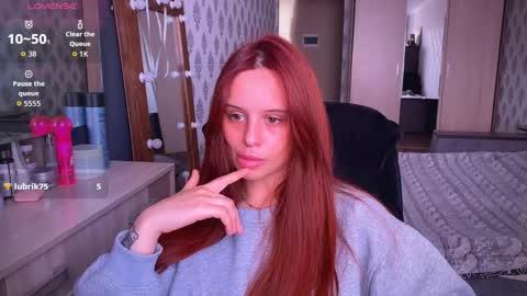 Snapshot of _slutty_fox_ chatting on 09-25-25, 12:31 Alice online show from 09-25-25, 12:31