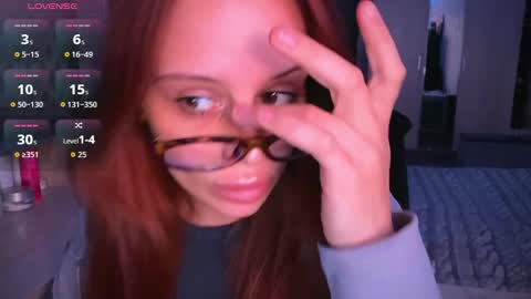 Snapshot of _slutty_fox_ chatting on 09-30-25, 03:06 Alice online show from 09-30-25, 03:06