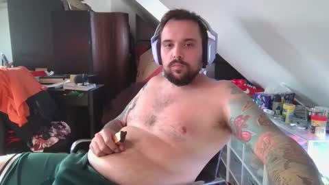 _smiley_bear27 online show from 09-16-25, 06:03