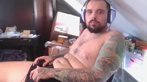 _smiley_bear27 online show from 10-15-25, 02:01