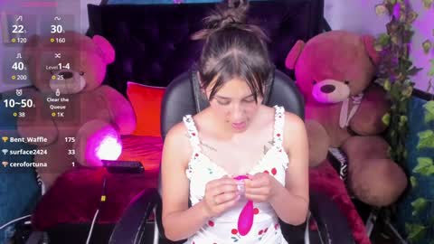Snapshot of _sophie__miller chatting on 01-12-25, 10:12 Sophie  online show from 01-12-25, 10:12