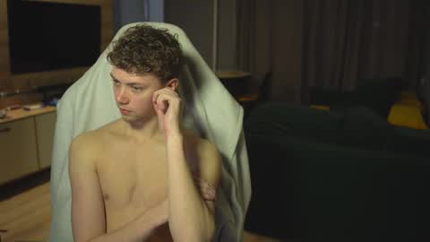 OLIVERpvt is open online show from 11-18-25, 04:39