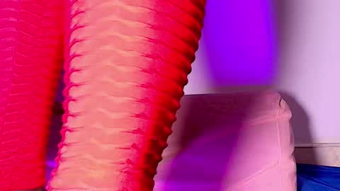 Snapshot of _ssusy_ chatting on 10-22-25, 11:54 susy online show from 10-22-25, 11:54
