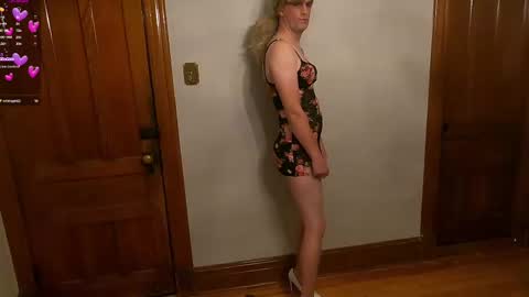 Snapshot of _stephanie_wein chatting on 10-24-25, 12:19 _stephanie_wein online show from 10-24-25, 12:19