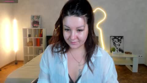 Snapshot of _still_her chatting on 12-04-25, 01:15 Erica online show from 12-04-25, 01:15