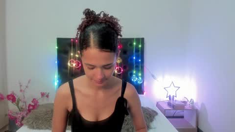 Snapshot of _sussi_ chatting on 12-28-24, 01:17 Sussi online show from 12-28-24, 01:17