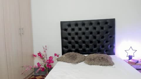 Snapshot of _sussi_ chatting on 02-05-25, 01:44 Sussi online show from 02-05-25, 01:44