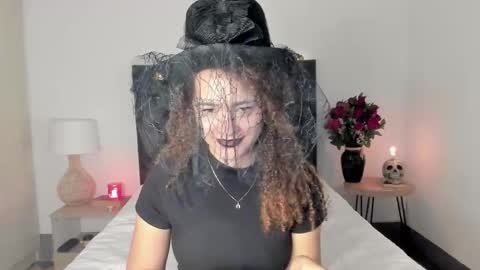 Snapshot of _sussi_ chatting on 10-17-25, 02:41 Sussi online show from 10-17-25, 02:41