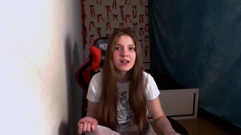 Snapshot of _sweet_foxy_ chatting on 12-14-25, 08:46 Mari online show from 12-14-25, 08:46