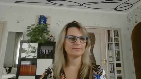 Snapshot of _sweetieray_ chatting on 10-14-25, 08:48 Daria online show from 10-14-25, 08:48