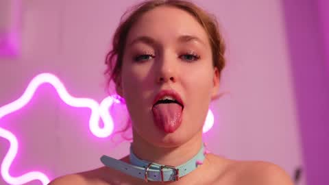 Taylor online show from 03-10-25, 01:21