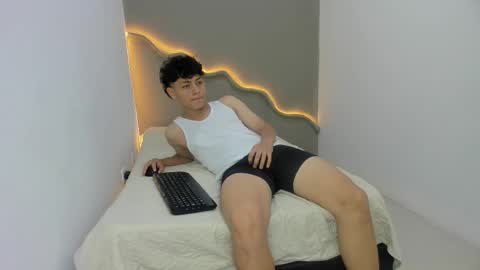 Snapshot of _theoo1 chatting on 11-04-25, 08:19 Theoo online show from 11-04-25, 08:19