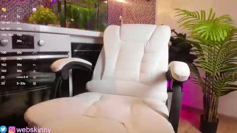 Julia online show from 09-22-25, 06:59