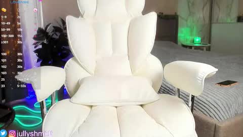 Julia online show from 02-26-26, 04:55