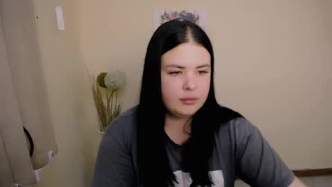 Snapshot of _trisha_li chatting on 09-17-25, 01:13 Trisha online show from 09-17-25, 01:13