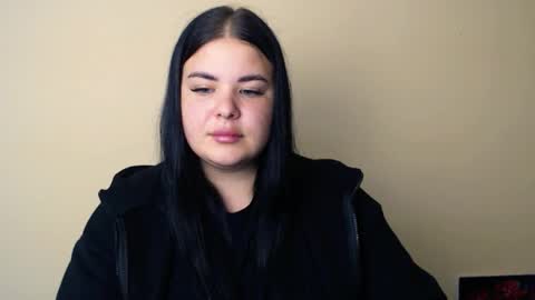 Snapshot of _trisha_li chatting on 10-08-25, 10:46 Trisha online show from 10-08-25, 10:46
