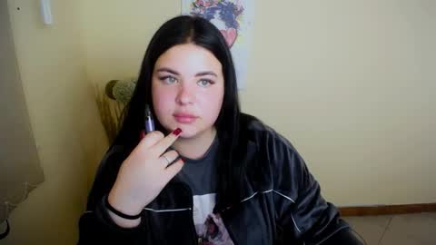 Snapshot of _trisha_li chatting on 10-13-25, 12:05 Trisha online show from 10-13-25, 12:05
