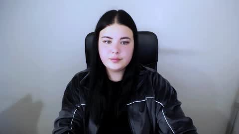Snapshot of _trisha_li chatting on 10-23-25, 11:53 Trisha online show from 10-23-25, 11:53