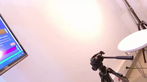 Veronica online show from 10-16-25, 12:17