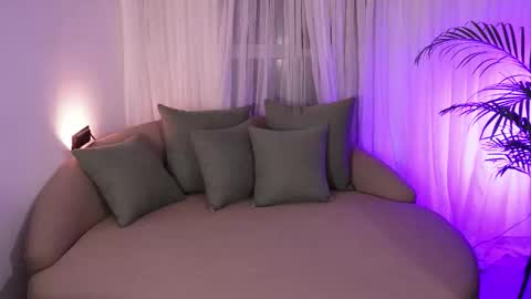 VICTORIA online show from 09-27-25, 01:21