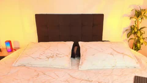 Snapshot of _victoria_foxx_ chatting on 12-05-25, 01:20 Victoria Fox online show from 12-05-25, 01:20