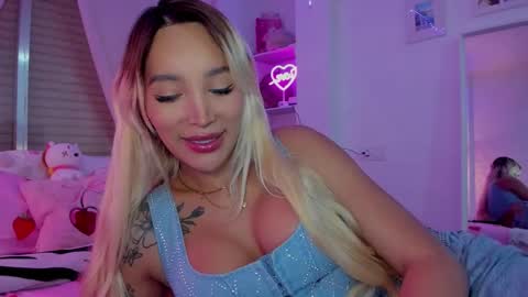 Snapshot of _viioletweekend_ chatting on 12-02-25, 09:32 online show from 12-02-25, 09:32