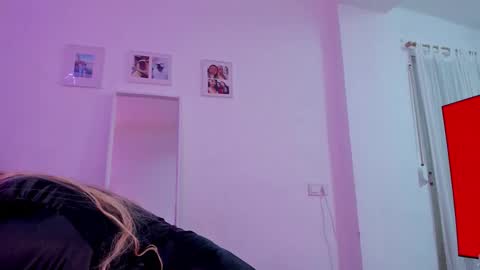 Snapshot of _viioletweekend_ chatting on 12-05-25, 07:21 online show from 12-05-25, 07:21