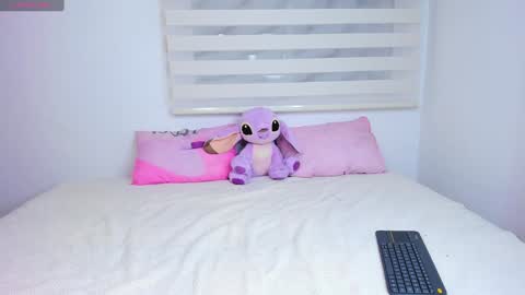 Violeta online show from 12-18-24, 12:32