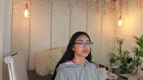 Snapshot of _viollettenoir_ chatting on 04-26-26, 11:19 online show from 04-26-26, 11:19