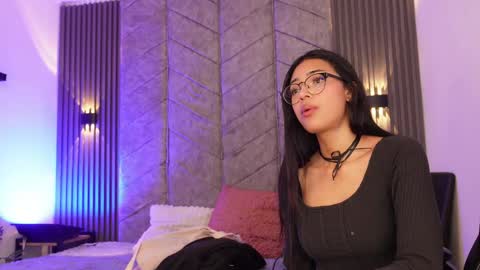 Snapshot of _viollettenoir_ chatting on 05-16-26, 08:18 online show from 05-16-26, 08:18