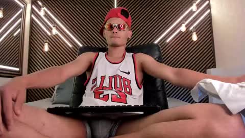 Snapshot of _white_fox_ chatting on 02-14-25, 03:33 white fox online show from 02-14-25, 03:33