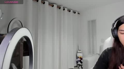 Snapshot of _wtdreamgirl chatting on 02-26-26, 02:54 Luisa online show from 02-26-26, 02:54