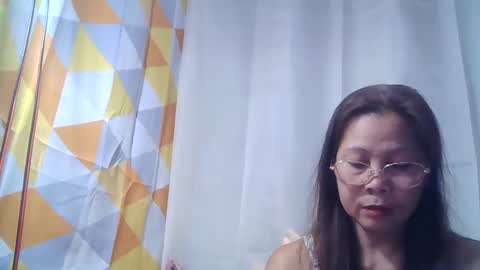 Snapshot of _yahzia_ chatting on 02-11-25, 04:33 just call me miss online show from 02-11-25, 04:33