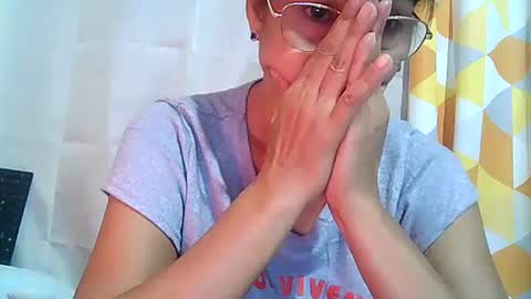 Snapshot of _yahzia_ chatting on 02-13-25, 02:20 just call me miss online show from 02-13-25, 02:20