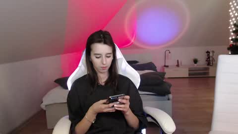 Nicole  Thomas  Dave online show from 12-26-24, 08:21