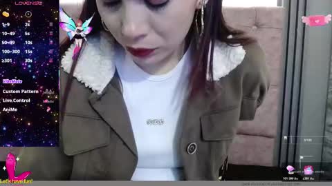 Yuyi online show from 10-31-25, 12:50