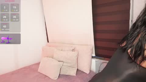 Alexandra  online show from 11-30-25, 10:41