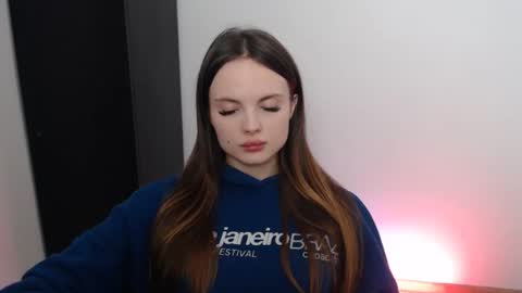 Snapshot of a_ariella_ chatting on 09-12-25, 12:27 a_ariella_ online show from 09-12-25, 12:27