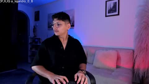 Snapshot of a_lejandro_08 chatting on 11-19-25, 04:07 alejo online show from 11-19-25, 04:07