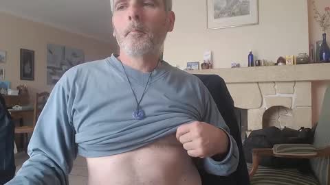 Snapshot of aalex1717 chatting on 12-29-24, 12:23 Aalex1717 online show from 12-29-24, 12:23